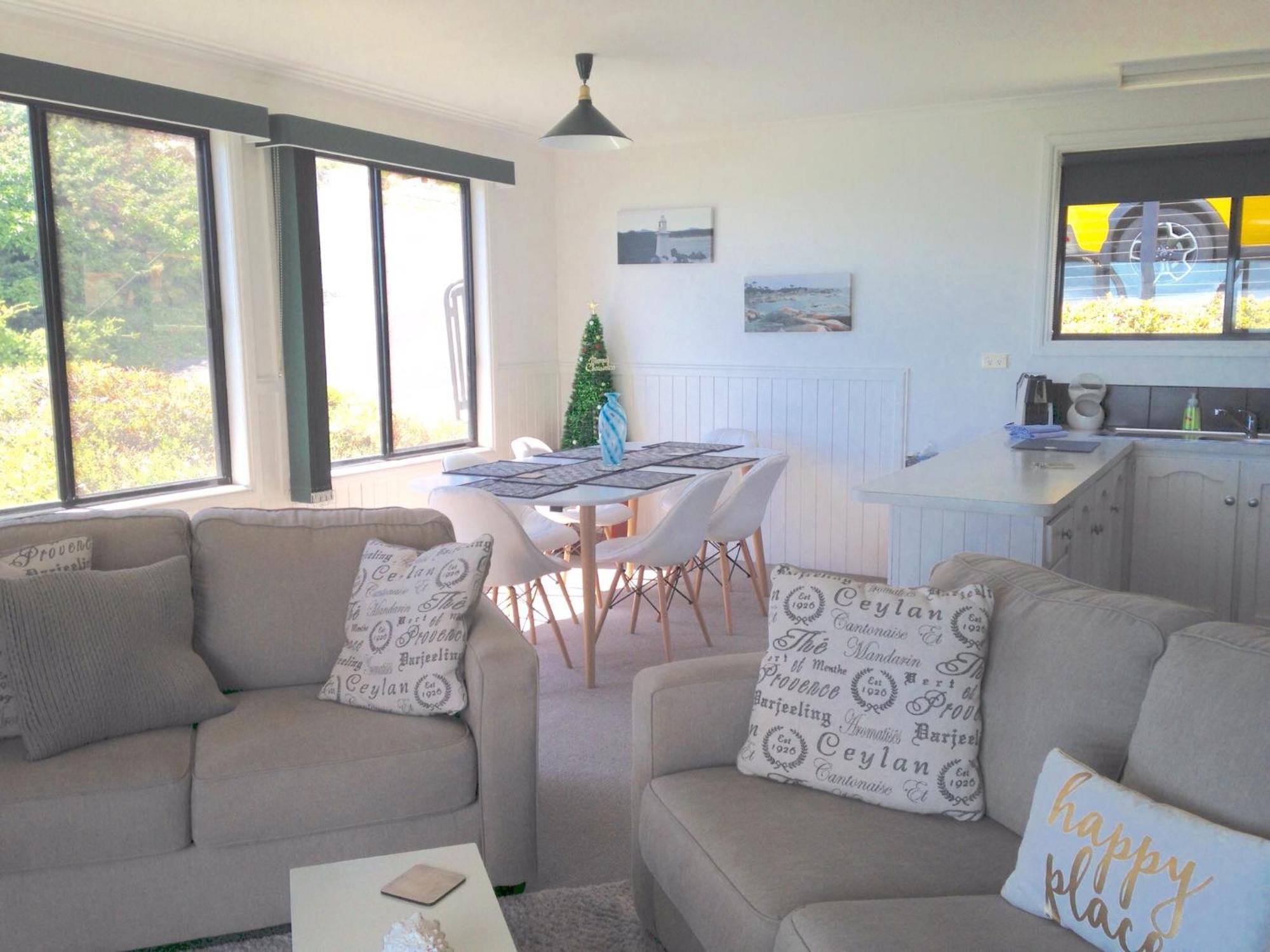 Kingfisher Cottage Beachfront At The Binalong Bay Buitenkant foto