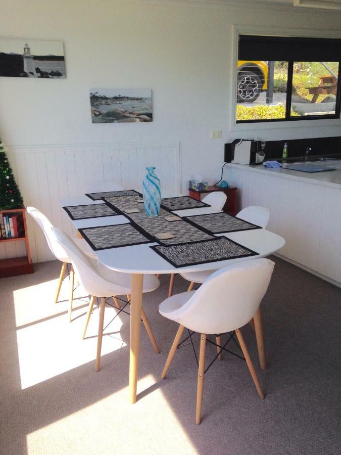 Kingfisher Cottage Beachfront At The Binalong Bay Buitenkant foto